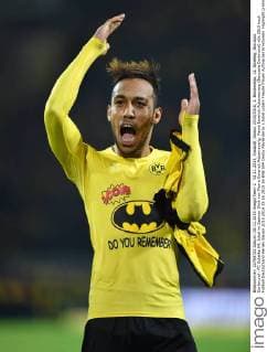 08.11.2015, Fussball, Saison 2015 2016, 1. Bundesliga, 12. Spieltag, Borussia Dortmund - FC Schalke 04, Jubel im Batman Shirt von Pierre-Emerick Aubameyang, Pierre Emerick Aubameyang (Borussia Dortmund)