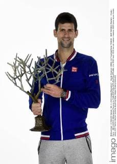 Novak Djokovic (SRB) mit Trophäe Pokal TENNIS : BNP PARIBAS Masters - Finale - Paris - 08 11 2015 JBAutissier Panoramic 