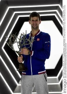 Novak Djokovic (SRB) mit Trophäe Pokal TENNIS : BNP PARIBAS Masters - Finale - Paris - 08 11 2015 JBAutissier Panoramic 