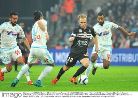 VALERE GERMAIN (ogcn) - Alaixys ROMAO (om) - Mauricio ISLA (om) - Fussball Frankreich, Ligue 1, Olympique Marseille vs. OGC Nice - 08 11 2015 FEP Panoramic 