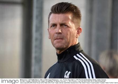v.li.: Trainer Colin Bell (1. FFC Frankfurt) Einzelbild, Aktion, Action Porträt, Portrait, Fussball, DFB-Pokal der Frauen, Achtelfinale, FC Bayern München - 1. FFC Frankfurt, xslx