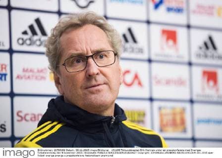 151109 Förbundskapten Erik Hamren under en presskonferens med Sveriges fotbollslandslag den 9 november 2015 i Stockholm  Copyright: JOHANNAxLUNDBERG BB151109JL019