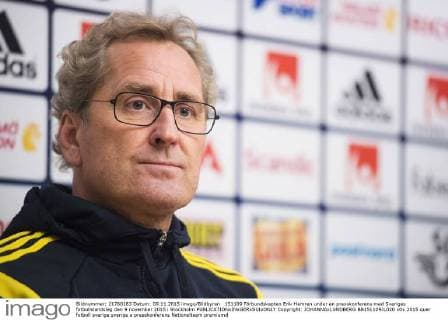 151109 Förbundskapten Erik Hamren under en presskonferens med Sveriges fotbollslandslag den 9 november 2015 i Stockholm  Copyright: JOHANNAxLUNDBERG BB151109JL020