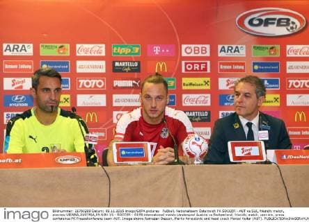 Fußball, Nationalteam Österreich PK SOCCER - AUT vs SUI, friendly match, preview VIENNA,AUSTRIA,09.NOV.15 - SOCCER - OEFB international match Länderspiel Austria vs Switzerland, friendly match, preview, press conference PK Pressekonferenz team AUT. Image shows Ramazan Oezcan, Marko Arnautovic and head coach Marcel Koller (AUT). GEPAxpictures xChristianxOrt