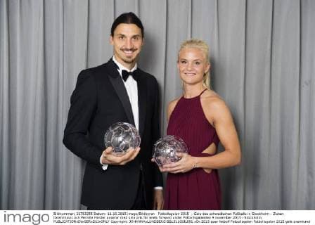 Fotbollsgalan 2015 - Gala des schwedischen Fußballs in Stockholm - Zlatan Ibrahimovic och Pernille Harder poserar med sina pris för arets forward under Fotbollsgalanden 9 november 2015 i Stockholm  Copyright: JOHANNAxLUNDBERG BB151109JL091