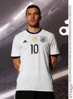 Lukas Podolski Trikotpräsentation für EURO 2016 Frankreich Fußball Fussball DFB Nationalmannschaft Saison 2015 2016 09.11.2015 Deutschland
