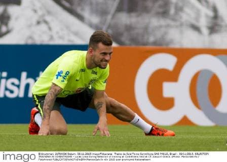 Treino da Sele??o no Corinthians SAO PAULO, Brazil - 09 11 2015: SELECTION TRAINING IN CORINTHIANS - Lucas Lima during Selection of training at Corinthians held at CT Joaquim Grava. (Photo: Marco Galv?o FotoArena)  MarcoxGalv?o