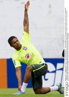 Treino da Sele??o no Corinthians SAO PAULO, Brazil - 09 11 2015: SELECTION TRAINING IN CORINTHIANS - Douglas Costa during Selection of training at Corinthians held at CT Joaquim Grava. (Photo: Marco Galv?o FotoArena)  MarcoxGalv?o