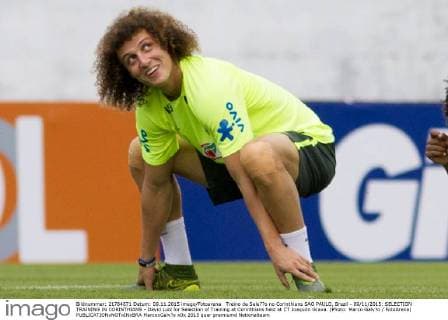 Treino da Sele??o no Corinthians SAO PAULO, Brazil - 09 11 2015: SELECTION TRAINING IN CORINTHIANS - David Luiz for Selection of Training at Corinthians held at CT Joaquim Grava. (Photo: Marco Galv?o FotoArena)  MarcoxGalv?o