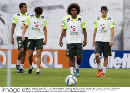 Treino da Sele??o no Corinthians SAO PAULO, Brazil - 09 11 2015: SELECTION TRAINING IN CORINTHIANS - Williian and Oscar for Selection of Training at Corinthians held at CT Joaquim Grava. (Photo: Marco Galv?o FotoArena)  MarcoxGalv?o