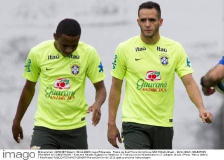 Treino da Sele??o no Corinthians SAO PAULO, Brazil - 09 11 2015: SELECTION TRAINING IN CORINTHIANS - Elias and Renato Augusto for Selection of Training at Corinthians held at CT Joaquim Grava. (Photo: Marco Galv?o FotoArena)  MarcoxGalv?o