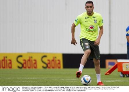 Treino da Sele??o no Corinthians SAO PAULO, Brazil - 09 11 2015: SELECTION TRAINING IN CORINTHIANS - Renato Augusto for Selection of Training at Corinthians held at CT Joaquim Grava. (Photo: Marco Galv?o FotoArena)  MarcoxGalv?o