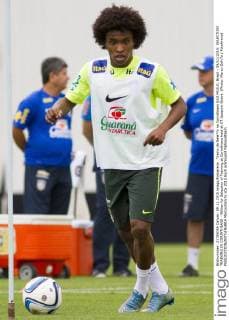 Treino da Sele??o no Corinthians SAO PAULO, Brazil - 09 11 2015: SELECTION TRAINING IN CORINTHIANS - Willian for Selection of Training at Corinthians held at CT Joaquim Grava. (Photo: Marco Galv?o FotoArena)  MarcoxGalv?o