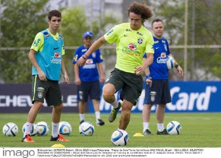 Treino da Sele??o no Corinthians SAO PAULO, Brazil - 09 11 2015: SELECTION TRAINING IN CORINTHIANS - OScar and David Luiz for Selection of Training at Corinthians held at CT Joaquim Grava. (Photo: Marco Galv?o FotoArena)  MarcoxGalv?o