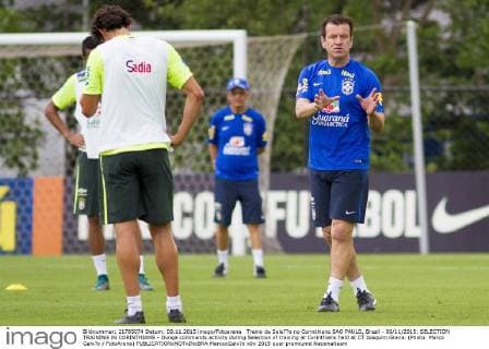 Treino da Sele??o no Corinthians SAO PAULO, Brazil - 09 11 2015: SELECTION TRAINING IN CORINTHIANS - Dunga commands activity during Selection of training at Corinthians held at CT Joaquim Grava. (Photo: Marco Galv?o FotoArena)  MarcoxGalv?o