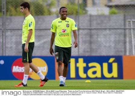 Treino da Sele??o no Corinthians SAO PAULO, Brazil - 09 11 2015: SELECTION TRAINING IN CORINTHIANS - Elias during Selection of training at Corinthians held at CT Joaquim Grava. (Photo: Marco Galv?o FotoArena)  MarcoxGalv?o