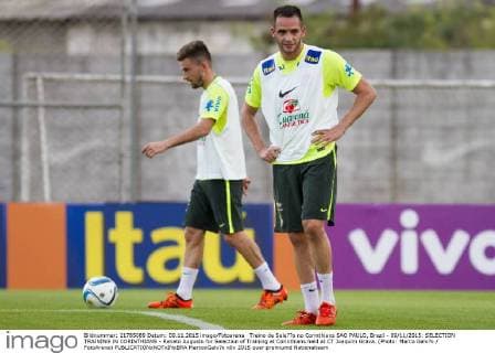 Treino da Sele??o no Corinthians SAO PAULO, Brazil - 09 11 2015: SELECTION TRAINING IN CORINTHIANS - Renato Augusto for Selection of Training at Corinthians held at CT Joaquim Grava. (Photo: Marco Galv?o FotoArena)  MarcoxGalv?o
