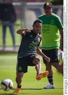 Fußball, Nationalteam Mexiko Training Mexico s national soccer team player Jose Juan Vazquez (L) takes part in a training session in Mexico City, capital of Mexico, on Nov. 9, 2015. Mexico will play against El Salvador on Nov. 13, as part of the preliminary competition towards 2018 FIFA World Cup WM Weltmeisterschaft Fussball Pedro Mera) (jp) (sp) (SP)MEXICO-MEXICO CITY-SOCCER national team Nationalteam e PedroxMera 