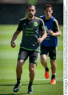 Fußball, Nationalteam Mexiko Training Mexico s national soccer team players Alejandro Castro (L) and Andres Guardado take part in a training session in Mexico City, capital of Mexico, on Nov. 9, 2015. Mexico will play against El Salvador on Nov. 13, as part of the preliminary competition towards 2018 FIFA World Cup WM Weltmeisterschaft Fussball Pedro Mera) (jp) (sp) (SP)MEXICO-MEXICO CITY-SOCCER national team Nationalteam e PedroxMera 