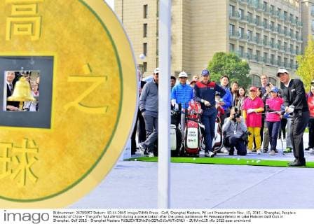 Golf, Shanghai Masters, PK und Pressetermin Nov. 10, 2015 - Shanghai, People s Republic of China - The golfer WU ASHUN during a presentation after the press conference PK Pressekonferenz at Lake Malaren Golf Club in Shanghai. Golf 2015 - Shanghai Masters  - ZUMAm119