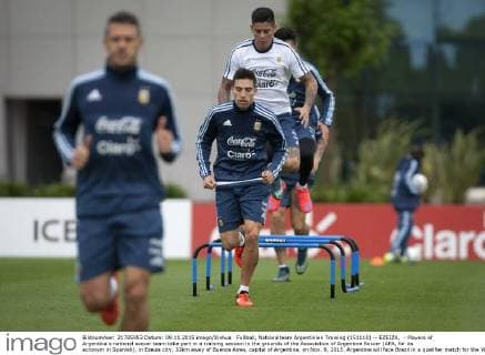 Fußball, Nationalteam Argentinien Training (151110) -- EZEIZA, - Players of Argentina s national soccer team take part in a training session in the grounds of the Association of Argentine Soccer (AFA, for its acronym in Spanish), in Ezeiza city, 32km away of Buenos Aires, capital of Argentina, on Nov. 9, 2015. Argentina will face Brazil in a qualifier match for the World Cup Russia 2018, to be held on Nov. 12 in the Antonio Vespucio Liberti stadium, in Buenos Aires, Argentina. Martin Zabala) (da) (sp) (SP)ARGENTINA-EZEIZA-SOCCER-TRAINING e MARTINxZABALA