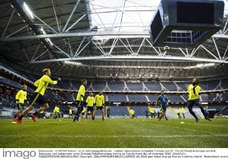 Fußball, Nationalteam Schweden Training und PK 151110 Mikael Antonsson och Erik Johansson med lagkamrater under Sveriges fotbollslandslags träning pa Friends Arena den 10 november 2015 i Stockholm.  Copyright: JOELxMARKLUND BB151110JM010