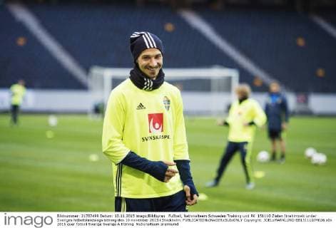 Fußball, Nationalteam Schweden Training und PK 151110 Zlatan Ibrahimovic under Sveriges fotbollslandslags träning den 10 november 2015 i Stockholm.  Copyright: JOELxMARKLUND BB151110JM026
