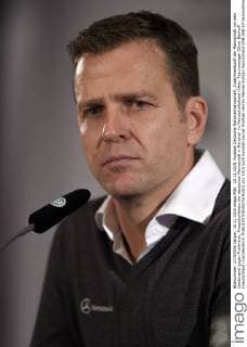 10.11.2015, Fussball Deutsche Nationalmannschaft, Zusammenkunft der Mannschaft vor dem Länderspiel gegen Frankreich, Pressekonferenz der deutschen Mannschaft in München im Mannschaftshotel Hilton. Teammanager Oliver Bierhoff (Deutschland) nachdenklich. 