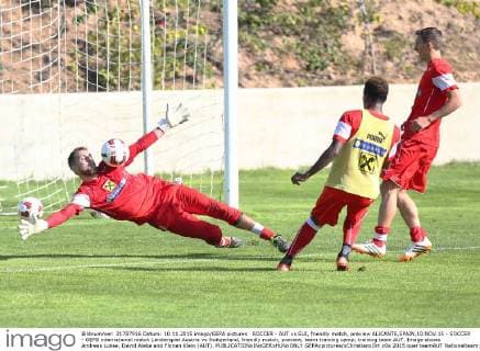 SOCCER - AUT vs SUI, friendly match, preview ALICANTE,SPAIN,10.NOV.15 - SOCCER - OEFB international match Länderspiel Austria vs Switzerland, friendly match, preview, team training camp, training team AUT. Image shows Andreas Lukse, David Alaba and Florian Klein (AUT). GEPAxpictures xChristianxOrt