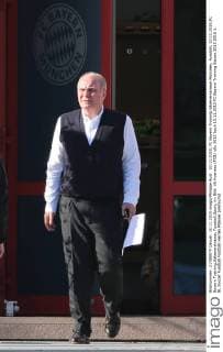 10.11.2015, FC Bayern Training Säbenerstrasse München, Fussball, 10.11.2015,FC Bayern Training,Säbenerstrasse, Fussball,Sport, im Bild: Uli Hoeness (FCB)