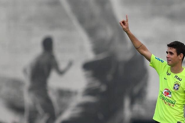 SAO PAULO, Nov. 10, 2015 -- Oscar of Brazil s national soccer team takes part in a training session in Sao Paulo, Brazil, on Nov. 10, 2015. Brazil will face Argentina on Nov. 12, and Peru on Nov. 17, in qualifier matches for the World Cup Russia 2018. Rahel Patrasso) (da) (sp) (SP)BRAZIL-SAO PAULO-SOCCER-TRAINING e RahelxPatrasso 