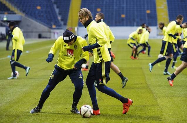151111 Kim Källström, Ola Toivonen - Fussball, Training Nationalteam Schweden in Stockholm.  JOELxMARKLUND BB151111JM003