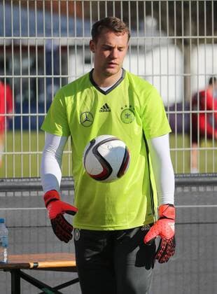 11.11.2015, DFB Team Training, Säbenerstrasse, München, Fussball, im Bild: Torwart Manuel Neuer (FCB)