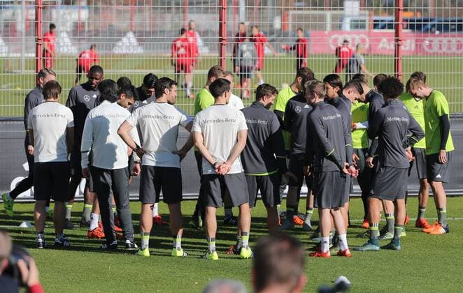 11.11.2015, DFB Team Training, Säbenerstrasse, München, Fussball, im Bild: DFB Team und FCB Trainieren zeitgleich