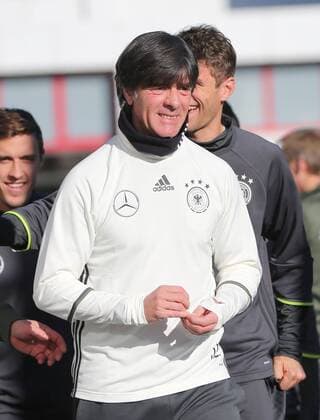 11.11.2015, DFB Team Training, Säbenerstrasse, München, Fussball, im Bild: Trainer Joachim Loew (Deutschland)