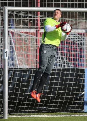 11.11.2015, DFB Team Training, Säbenerstrasse, München, Fussball, im Bild: Manuel Neuer (Deutschland)