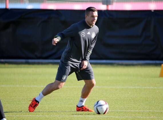 11.11.2015, DFB Team Training, Säbenerstrasse, München, Fussball, im Bild: Lukas Podolski (Deutschland)