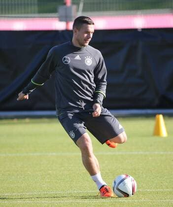 11.11.2015, DFB Team Training, Säbenerstrasse, München, Fussball, im Bild: Lukas Podolski (Deutschland)