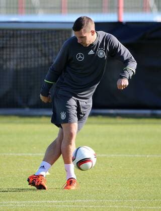 11.11.2015, DFB Team Training, Säbenerstrasse, München, Fussball, im Bild: Lukas Podolski (Deutschland)