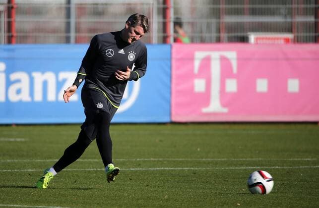 11.11.2015, DFB Team Training, Säbenerstrasse, München, Fussball, im Bild: Bastian Schweinsteiger (Deutschland)