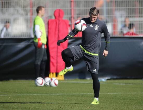 11.11.2015, DFB Team Training, Säbenerstrasse, München, Fussball, im Bild: Bastian Schweinsteiger (Deutschland)