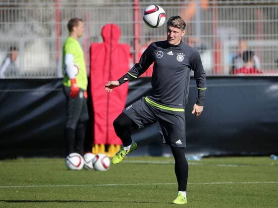 11.11.2015, DFB Team Training, Säbenerstrasse, München, Fussball, im Bild: Bastian Schweinsteiger (Deutschland)