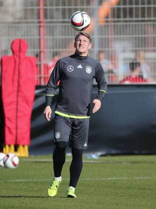 11.11.2015, DFB Team Training, Säbenerstrasse, München, Fussball, im Bild: Bastian Schweinsteiger (Deutschland)