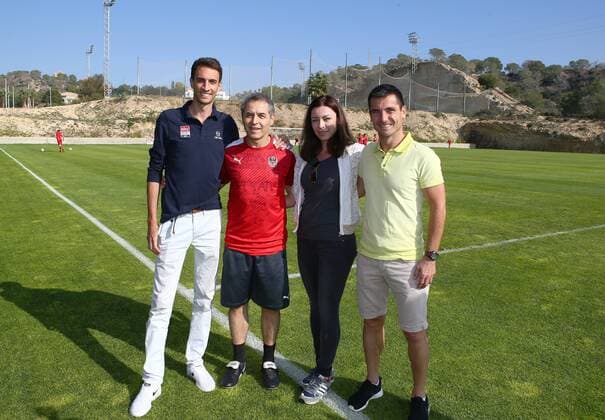 SOCCER - AUT vs SUI, friendly match, preview ALICANTE,SPAIN,11.NOV.15 - SOCCER - OEFB international match Länderspiel Austria vs Switzerland, friendly match, preview, team training camp, training team AUT. Image shows Matthias Berger (SKY), head coach Marcel Koller (AUT), Elisabeth Auer (ATV) and Andreas Felber (ORF). GEPAxpictures xChristianxOrt
