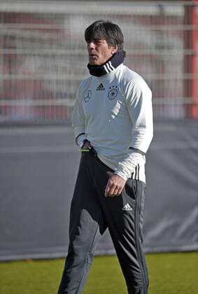 11.11.2015, Fussball Deutsche Nationalmannschaft, Zusammenkunft der Mannschaft vor dem Länderspiel gegen Frankreich, Training der deutschen Mannschaft in München beim FC Bayern an der Säbener Strasse. Trainer Joachim Löw (Deutschland) . 