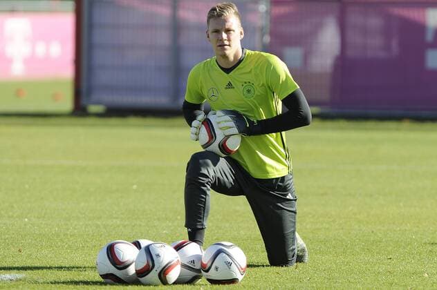 Torwart Bernd LENA,Aktion,Einzelaktion,Einzelbild, Freisteller,Ganzkoerperaufnahme,ganze Figur. Fussball -Training Deutsche Nationalmannschaft, an der Saebenerstrasse beim FC Bayern Muenchen am 11.11.2015.