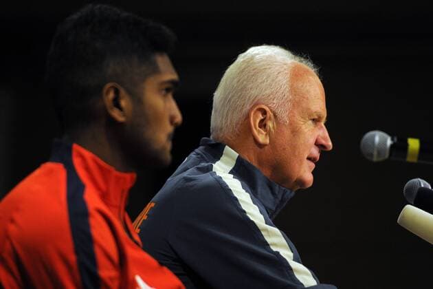 Fußball, WM Quali Asien, PK von Bernd Stange, Nationaltrainer Singapurs (151111) -- SINGAPORE, Nov. 11, 2015 -- Singapore s head coach Bernd Walter Stange (R) attends a press conference PK Pressekonferenz for the 2018 FIFA Group E World Cup qualifier between Singapore and Japan, in Singapore, Nov. 11, 2015. Singapore will play against Japan on Nov. 12. ) (SP)SINGAPORE-SOCCER-WORLD CUP QUALIFIER-PRESS CONFERENCE ThenxChihxWey 