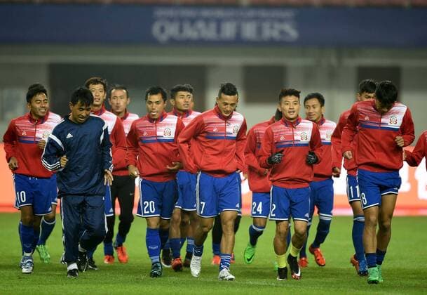 (151111) -- CHANGSHA, Nov. 11, 2015 -- Bhutan s head coach Pema (front L) and his players attend a training session prior to the 2018 FIFA Group E World Cup qualifier against China in Changsha, central China s Hunan Province, Nov. 11, 2015. Bhutan will play against China on Nov. 12. ) (SP)CHINA-CHANGSHA-WORLD CUP QUALIFIER GuoxYong 