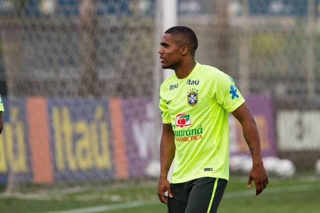 Training Selection Home Brazilian Sao Paulo, Brazil - 10 11 2015: SELECTION TRAINING HOME BRAZILIAN - Douglas Costa during training the Brazilian Principal Selection held at CT Joaquim Grava Corinthians. (Photo: Fe Reis FotoArena)  FexReis