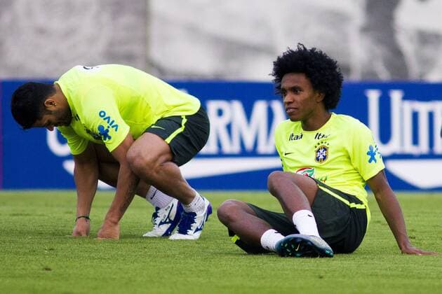 Training Selection Home Brazilian Sao Paulo, Brazil - 10 11 2015: SELECTION TRAINING HOME BRAZIL - Brazilian Willian during training Main Selection held on. (Photo: Marco Galvao FotoArena)  MarcoxGalvao